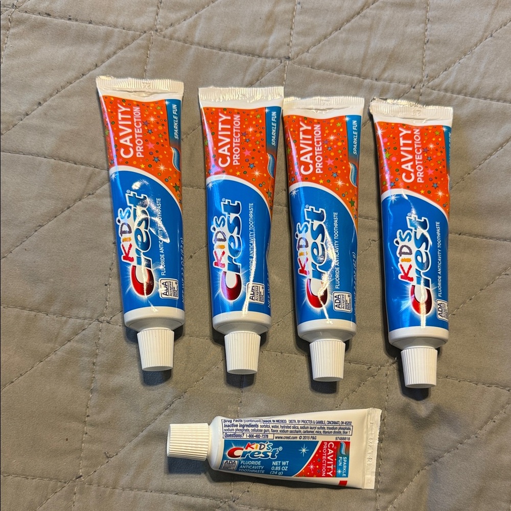 4 BRAND NEW 2.2oz Crest Kids Cavity Protection Toothpaste Packs + 1 Mini 0.85oz